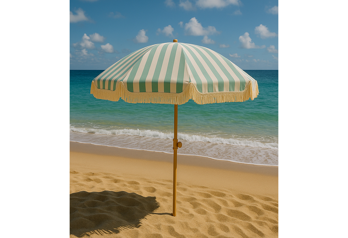 Απεικονίζεται η ομπρέλα στην παραλία.